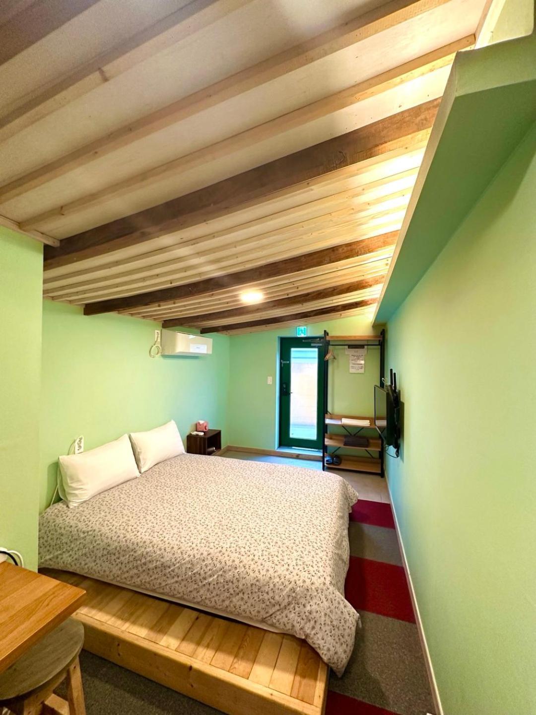 R Guesthouse Jongmyo Seoul Exterior photo
